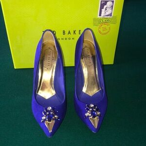 Ted Baker Crystal Decorated Toe Pumps. Size SIZE 37. Pre-owned. Good Condition.